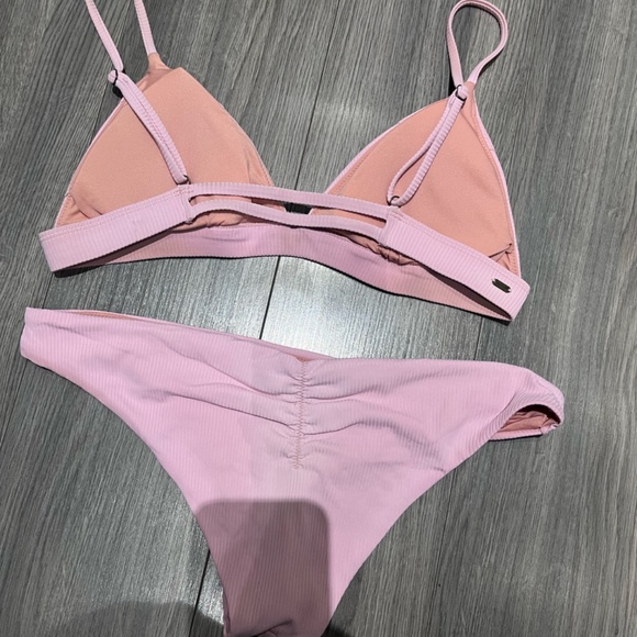 Ripcurl small pink bikini set - Picture 2 of 4